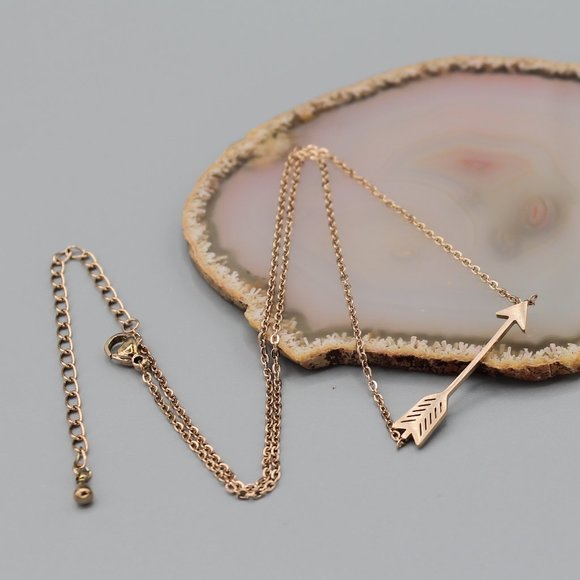 Arrow love bar necklace rose gold tone - Picture 3 of 6